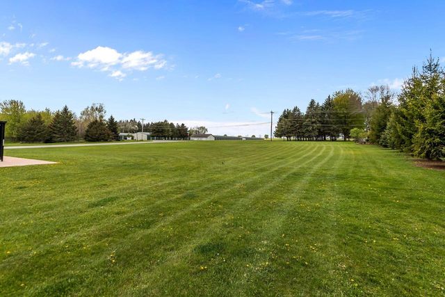 5770 W Natures LANE, Appleton, WI 54914