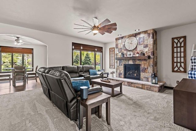 5770 W Natures LANE, Appleton, WI 54914