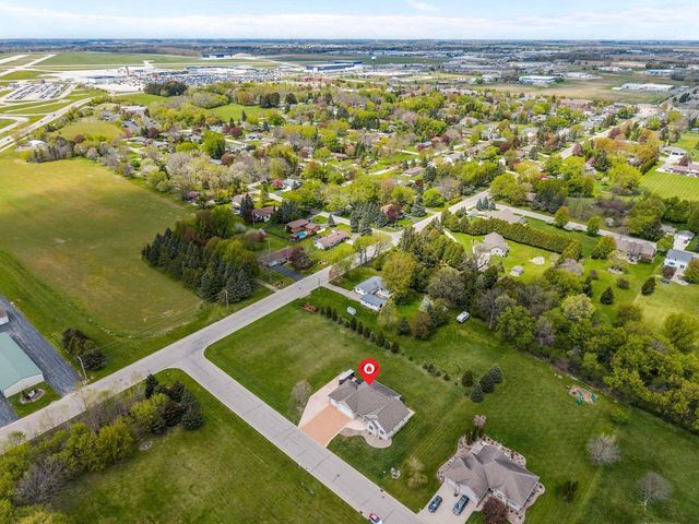 5770 W Natures LANE, Appleton, WI 54914