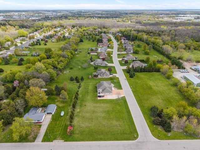 5770 W Natures LANE, Appleton, WI 54914