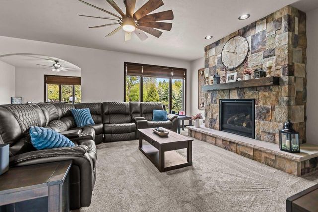5770 W Natures LANE, Appleton, WI 54914