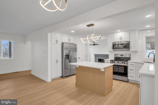 7 CRESCENT DR, New Cumberland, PA 17070