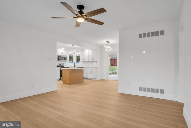 7 CRESCENT DR, New Cumberland, PA 17070