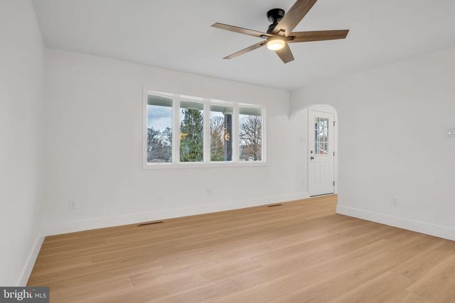 7 CRESCENT DR, New Cumberland, PA 17070