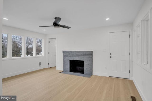 7 CRESCENT DR, New Cumberland, PA 17070