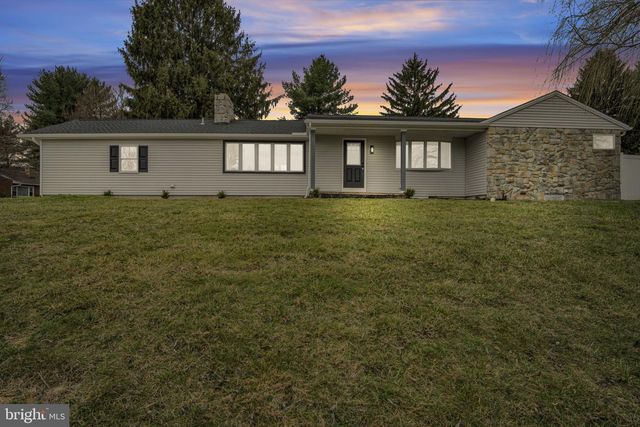 7 CRESCENT DR, New Cumberland, PA 17070