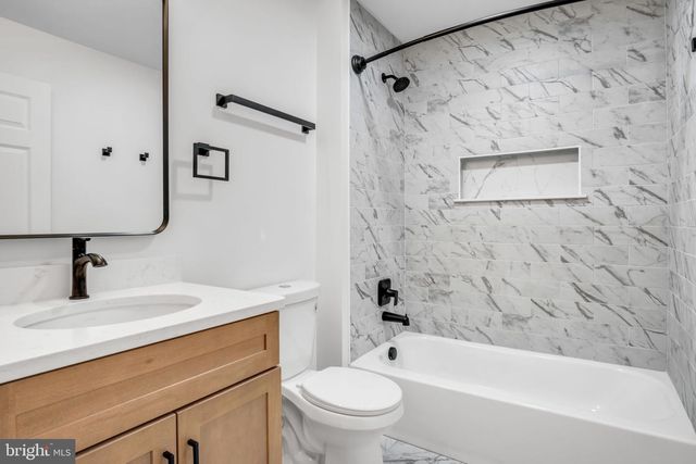 7 CRESCENT DR, New Cumberland, PA 17070