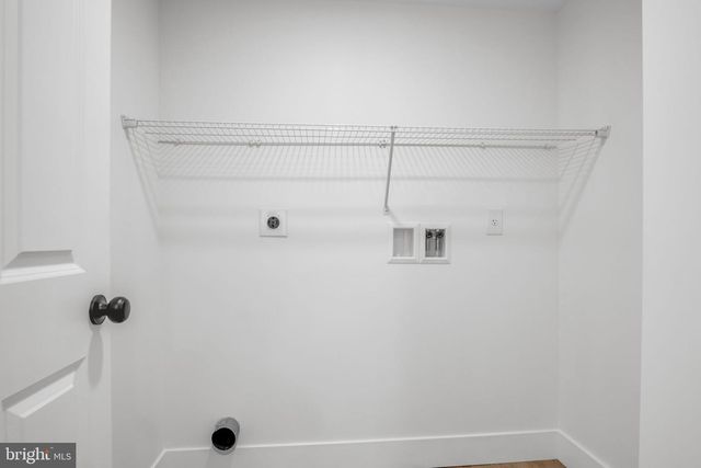 7 CRESCENT DR, New Cumberland, PA 17070