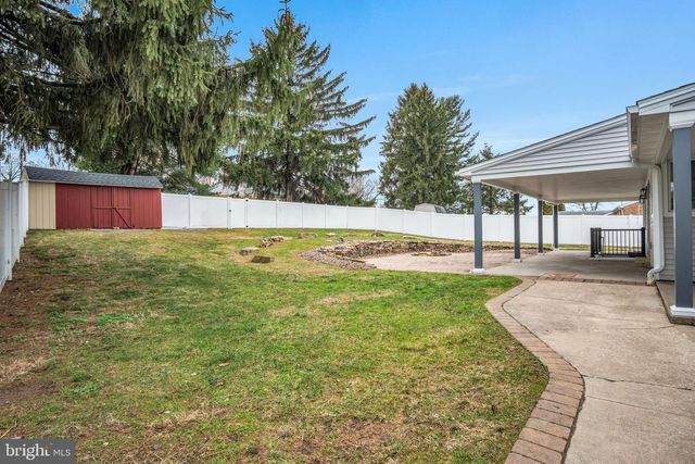 7 CRESCENT DR, New Cumberland, PA 17070