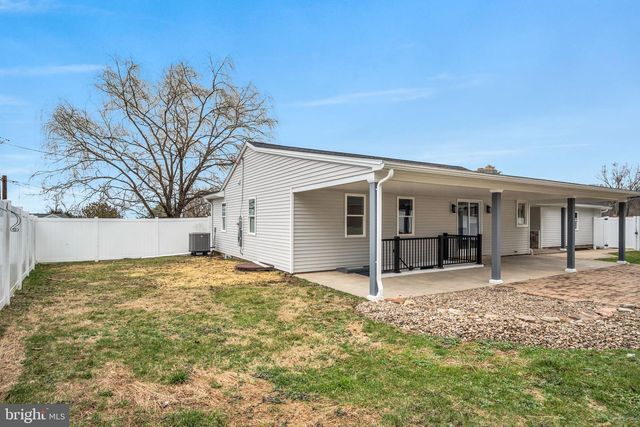 7 CRESCENT DR, New Cumberland, PA 17070