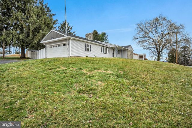 7 CRESCENT DR, New Cumberland, PA 17070