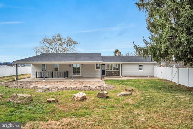 7 CRESCENT DR, New Cumberland, PA 17070