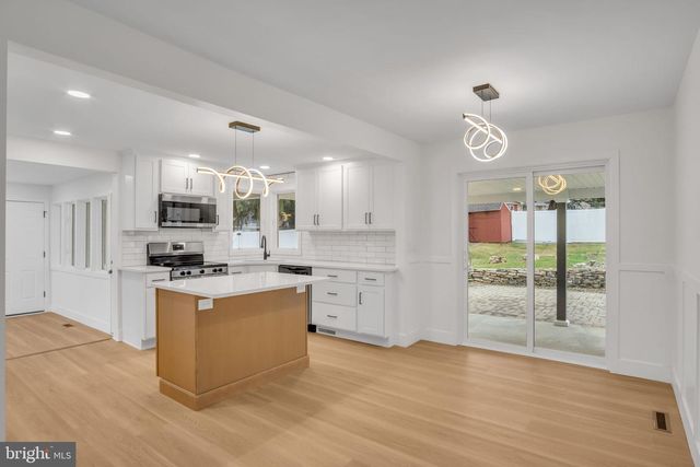 7 CRESCENT DR, New Cumberland, PA 17070