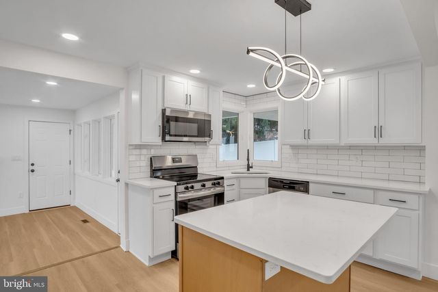 7 CRESCENT DR, New Cumberland, PA 17070