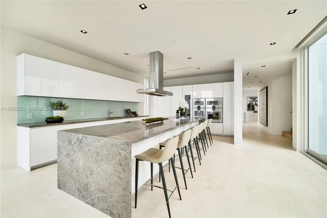 1011 W 48th St 8, Miami Beach, FL 33140