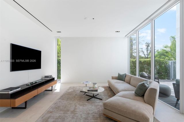 1011 W 48th St 8, Miami Beach, FL 33140