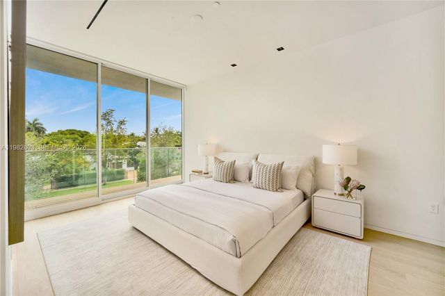 1011 W 48th St 8, Miami Beach, FL 33140