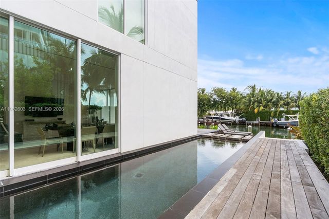 1011 W 48th St 8, Miami Beach, FL 33140