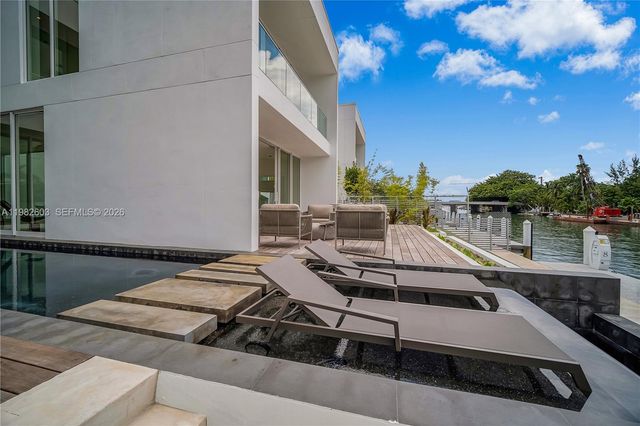 1011 W 48th St 8, Miami Beach, FL 33140