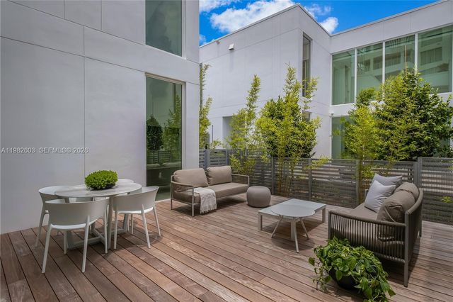 1011 W 48th St 8, Miami Beach, FL 33140