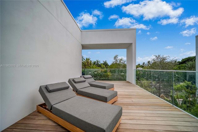 1011 W 48th St 8, Miami Beach, FL 33140