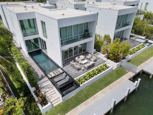 1011 W 48th St 8, Miami Beach, FL 33140