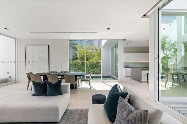 1011 W 48th St 8, Miami Beach, FL 33140