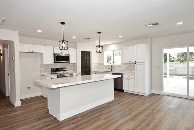 10537 W La Jolla Drive, Sun City, AZ 85351