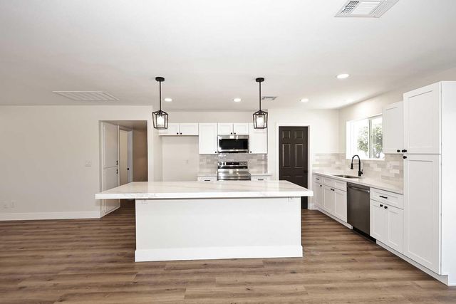 10537 W La Jolla Drive, Sun City, AZ 85351