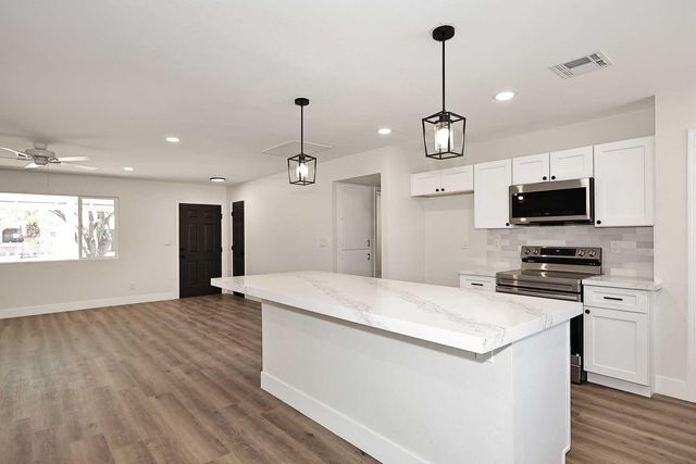 10537 W La Jolla Drive, Sun City, AZ 85351