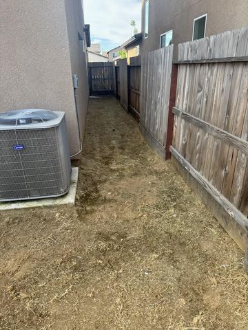 6622 E Berkeley Avenue, Fresno, CA 93727