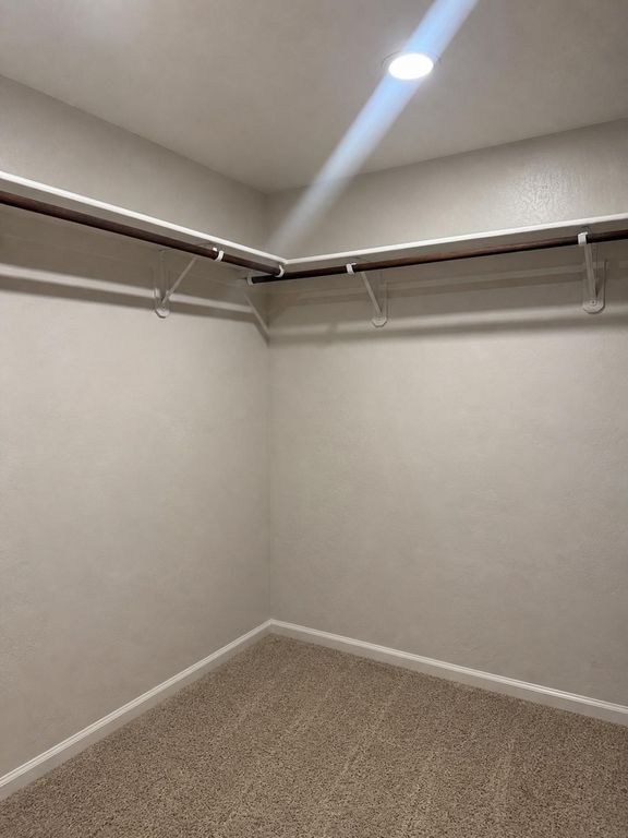 Image 10 of property listing at 6622 E Berkeley Avenue, Fresno, CA 93727