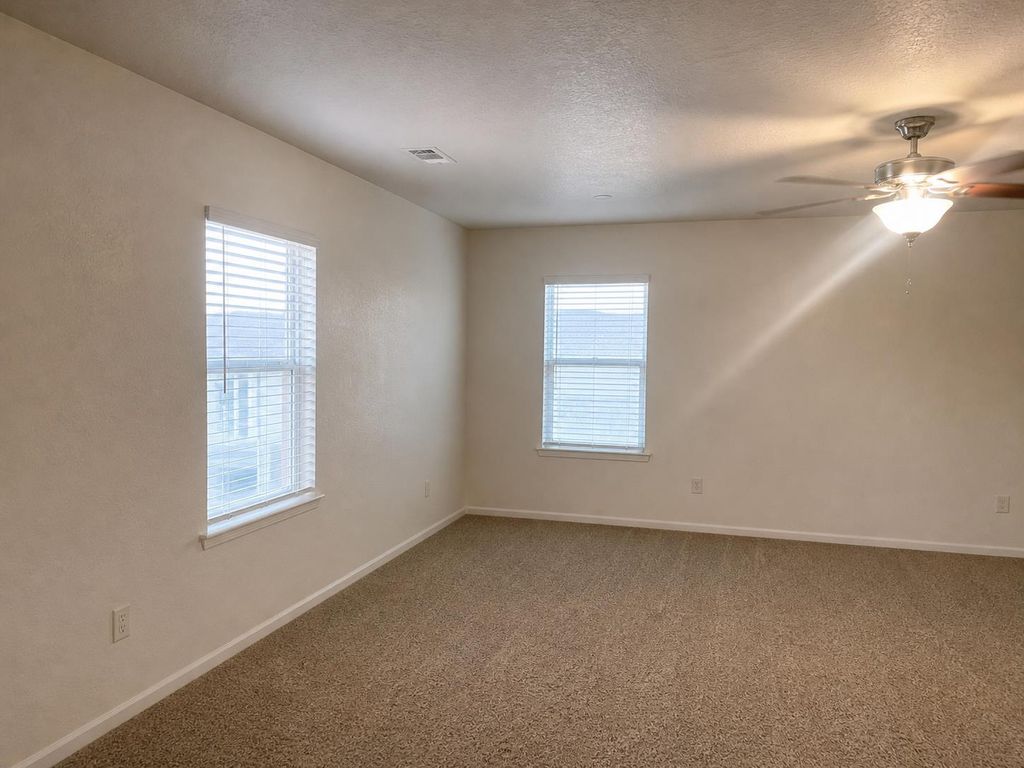 Image 17 of property listing at 6622 E Berkeley Avenue, Fresno, CA 93727