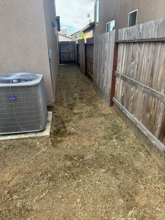 Image 21 of property listing at 6622 E Berkeley Avenue, Fresno, CA 93727