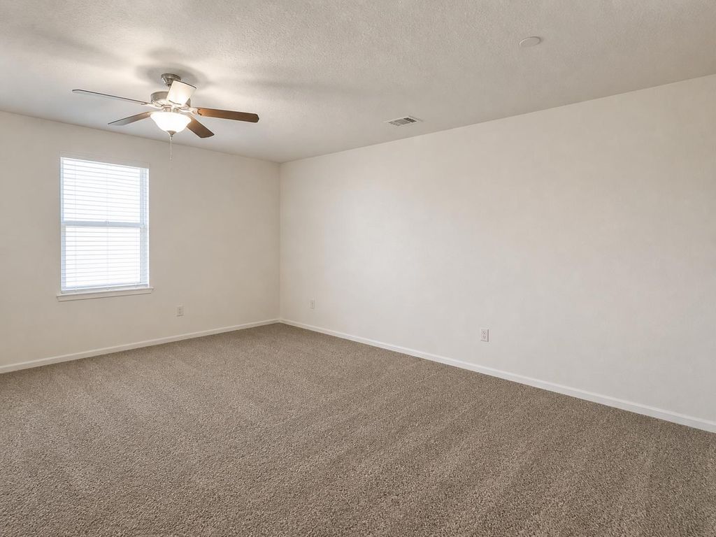 Image 4 of property listing at 6622 E Berkeley Avenue, Fresno, CA 93727