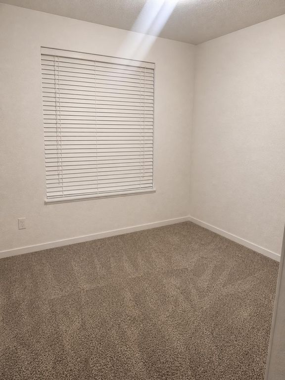 Image 5 of property listing at 6622 E Berkeley Avenue, Fresno, CA 93727