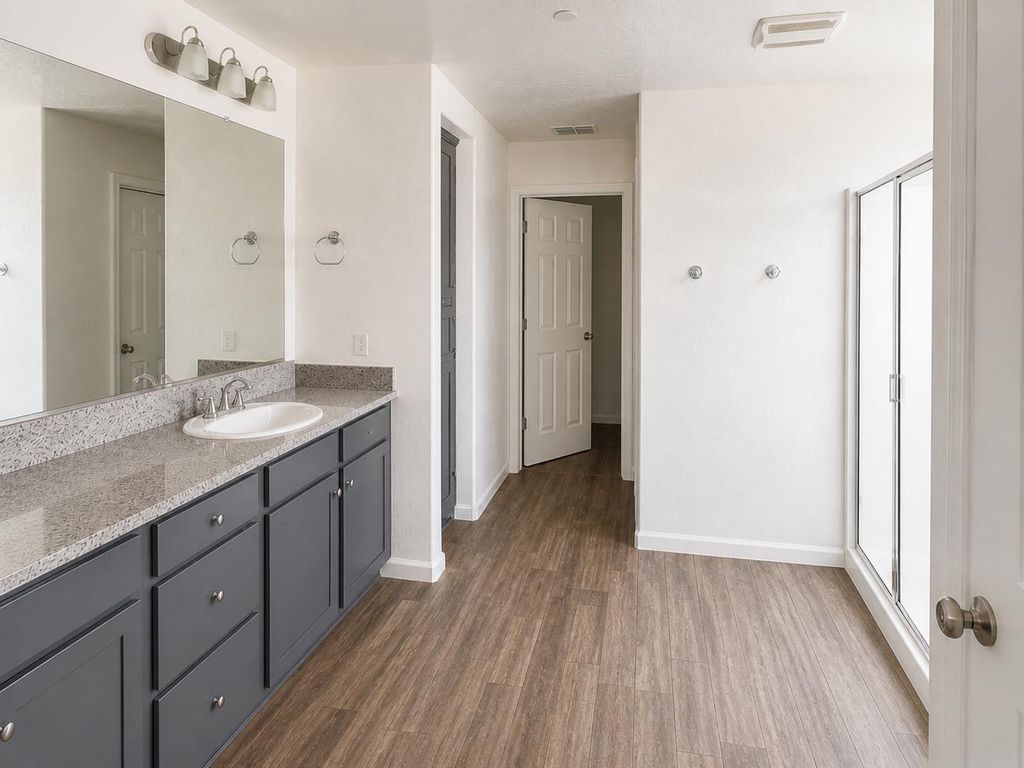 Image 7 of property listing at 6622 E Berkeley Avenue, Fresno, CA 93727