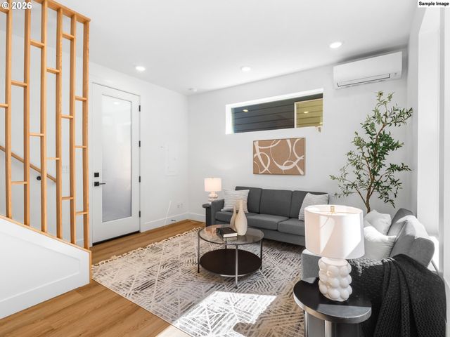 9217 N Seneca St, Portland, OR 97203