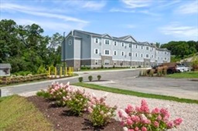 36 Old Louisquisset Pike 307, North Smithfield, RI 02896