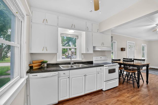 818 Home Park Boulevard, Waterloo, IA 50701