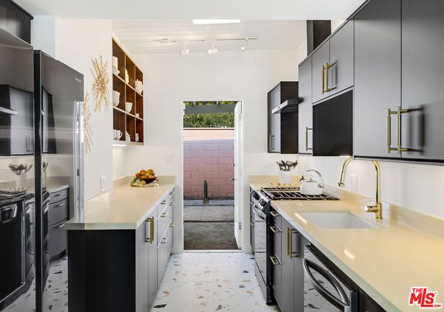 1818 N Berne Drive, Palm Springs, CA 92262