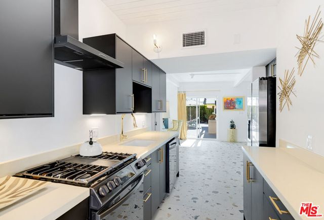 1818 N Berne Drive, Palm Springs, CA 92262