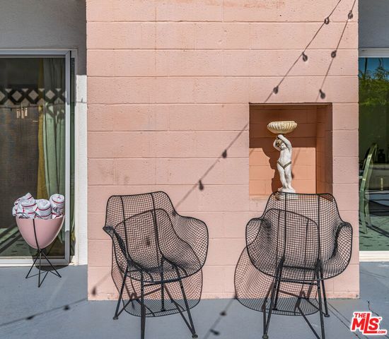1818 N Berne Drive, Palm Springs, CA 92262