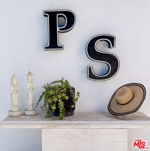1818 N Berne Drive, Palm Springs, CA 92262