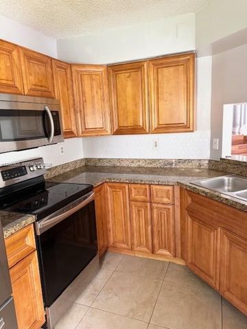 8951 W Sunrise Boulevard, Plantation, FL 33322