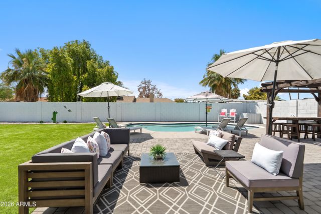 2213 W IRMA Lane, Phoenix, AZ 85027
