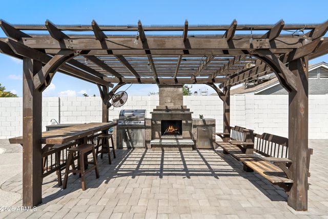 2213 W IRMA Lane, Phoenix, AZ 85027