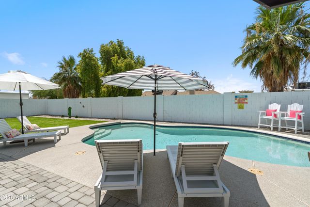 2213 W IRMA Lane, Phoenix, AZ 85027