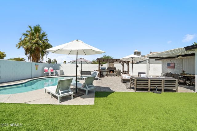 2213 W IRMA Lane, Phoenix, AZ 85027