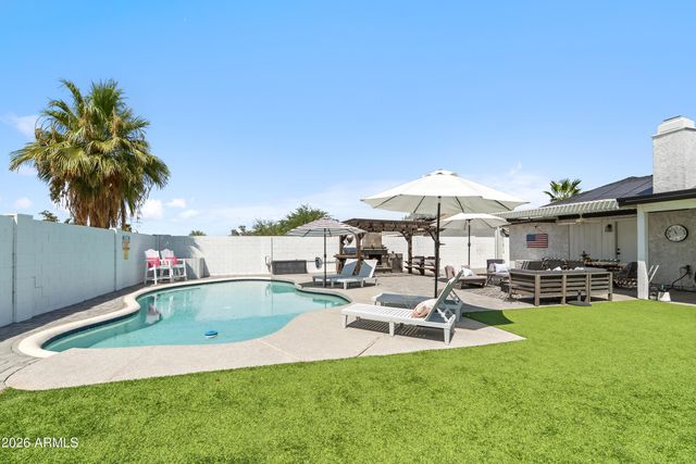 2213 W IRMA Lane, Phoenix, AZ 85027